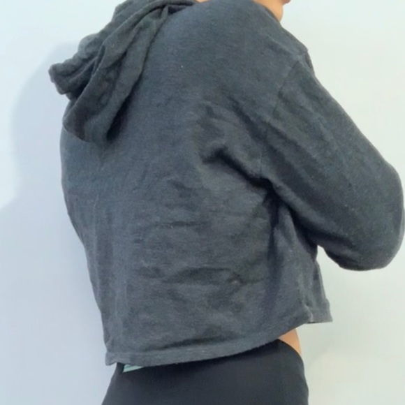 Gray Long Sleeve Crop Top - Picture 3 of 4